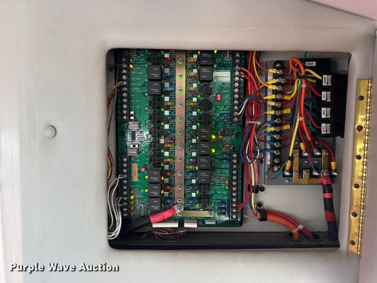 image for item EG1875 2007 Ford E350 Super Duty shuttle bus