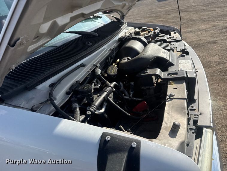 image for item EG1875 2007 Ford E350 Super Duty shuttle bus