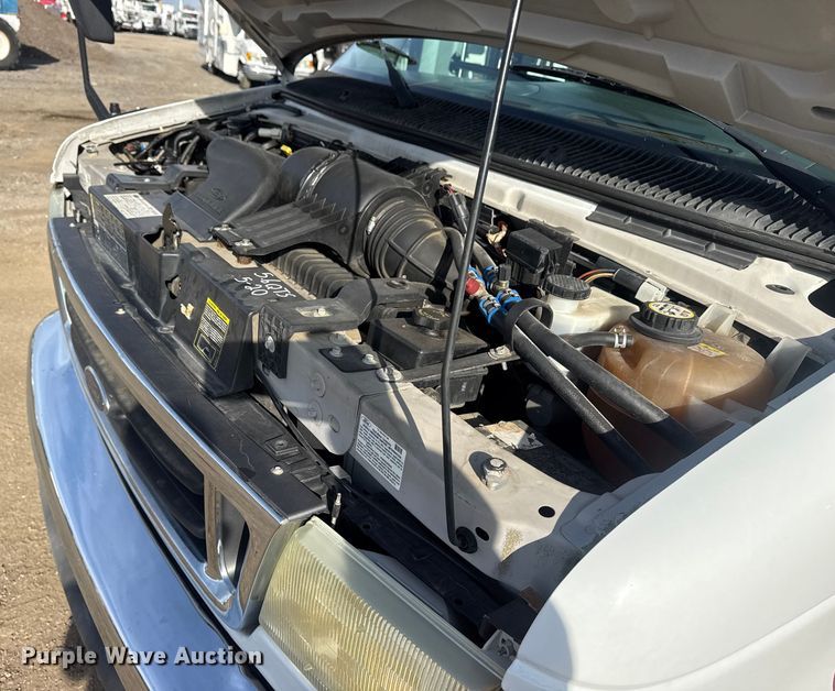 image for item EG1875 2007 Ford E350 Super Duty shuttle bus