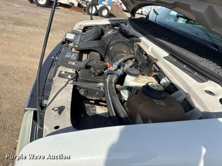 image for item EG1875 2007 Ford E350 Super Duty shuttle bus