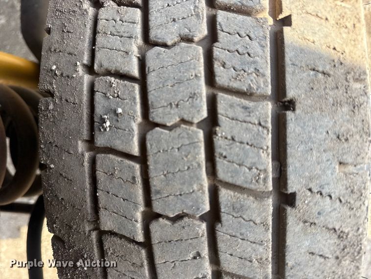 image for item EG1875 2007 Ford E350 Super Duty shuttle bus