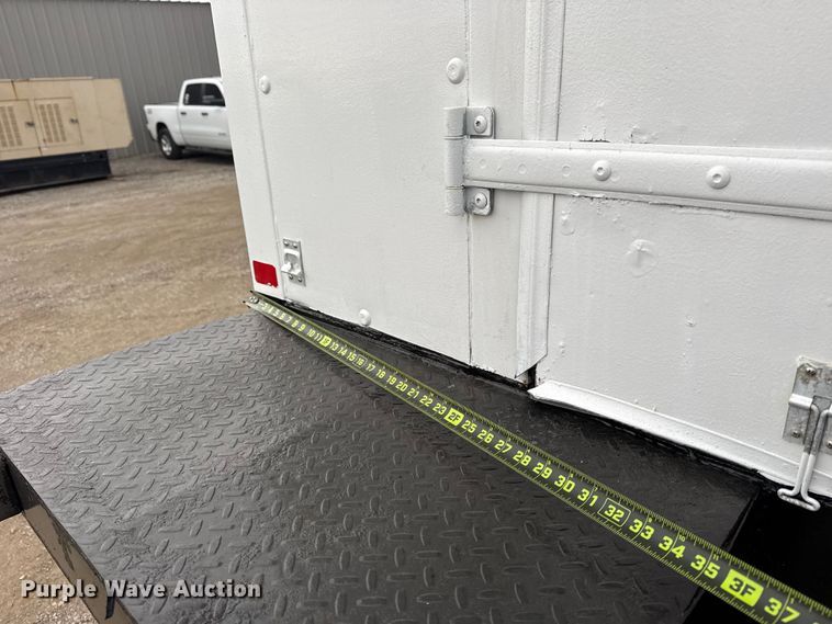 image for item EG1880 2017 Ford F650 Super Duty box truck