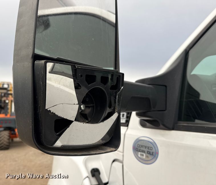 image for item EG1880 2017 Ford F650 Super Duty box truck