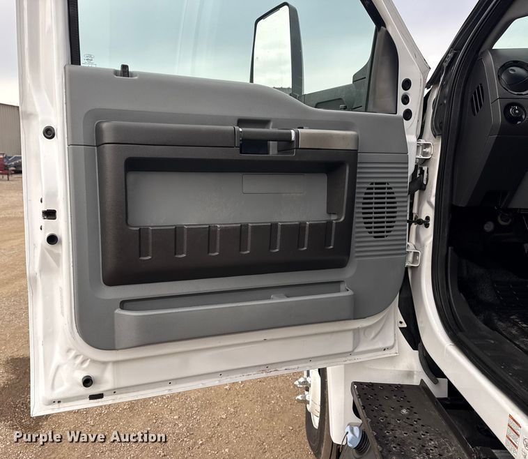 image for item EG1880 2017 Ford F650 Super Duty box truck