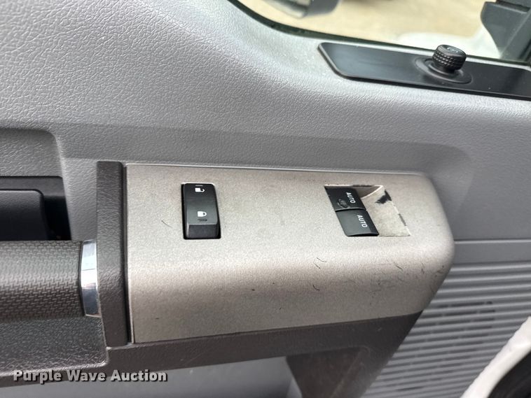 image for item EG1880 2017 Ford F650 Super Duty box truck