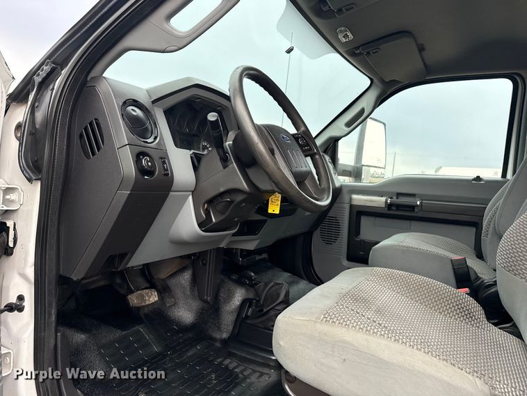 image for item EG1880 2017 Ford F650 Super Duty box truck