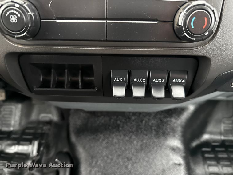 image for item EG1880 2017 Ford F650 Super Duty box truck