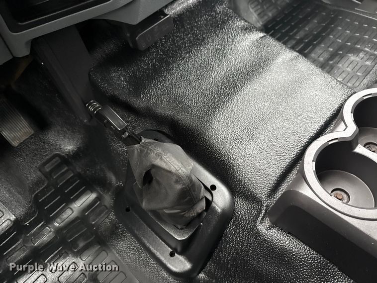 image for item EG1880 2017 Ford F650 Super Duty box truck