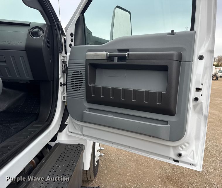 image for item EG1880 2017 Ford F650 Super Duty box truck