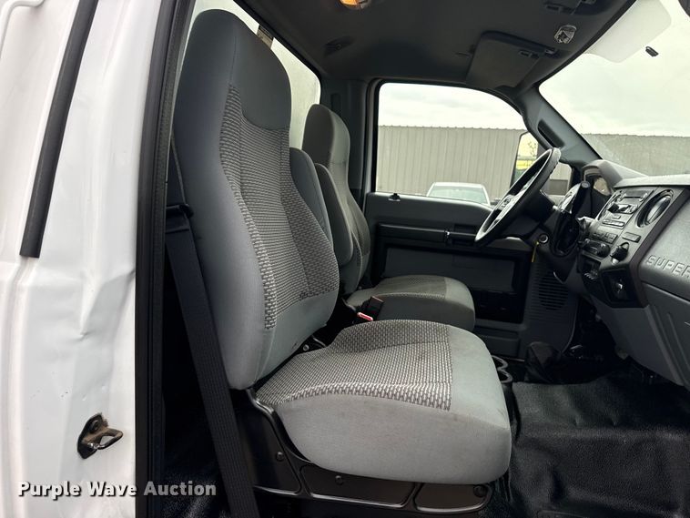 image for item EG1880 2017 Ford F650 Super Duty box truck