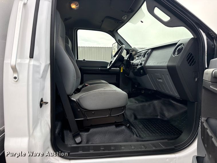 image for item EG1880 2017 Ford F650 Super Duty box truck