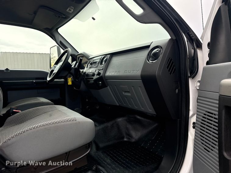 image for item EG1880 2017 Ford F650 Super Duty box truck