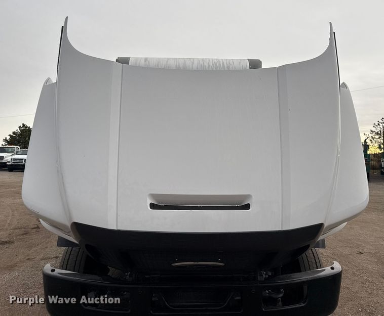 image for item EG1880 2017 Ford F650 Super Duty box truck