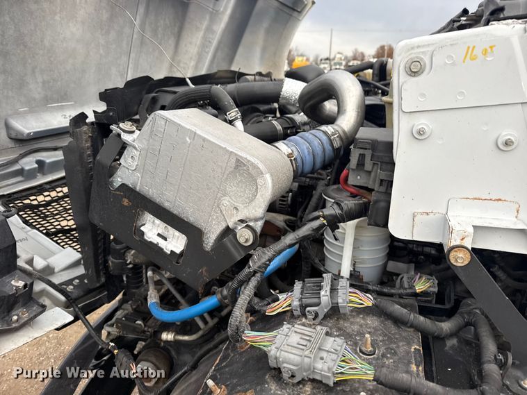 image for item EG1880 2017 Ford F650 Super Duty box truck