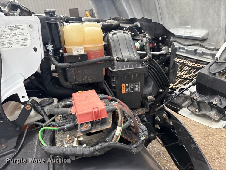 image for item EG1880 2017 Ford F650 Super Duty box truck