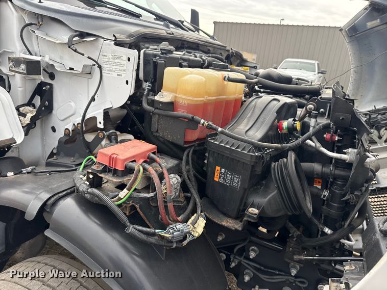 image for item EG1880 2017 Ford F650 Super Duty box truck