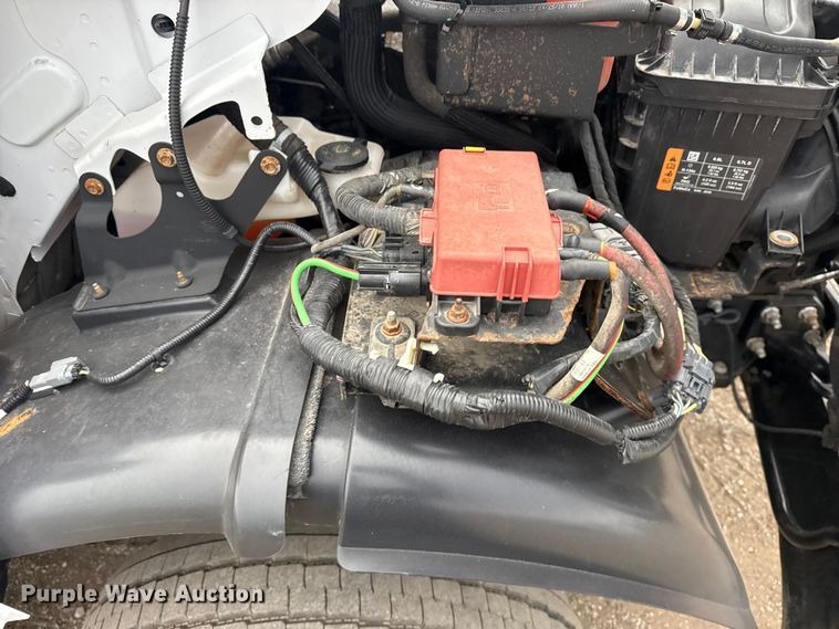 image for item EG1880 2017 Ford F650 Super Duty box truck