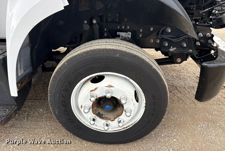 image for item EG1880 2017 Ford F650 Super Duty box truck