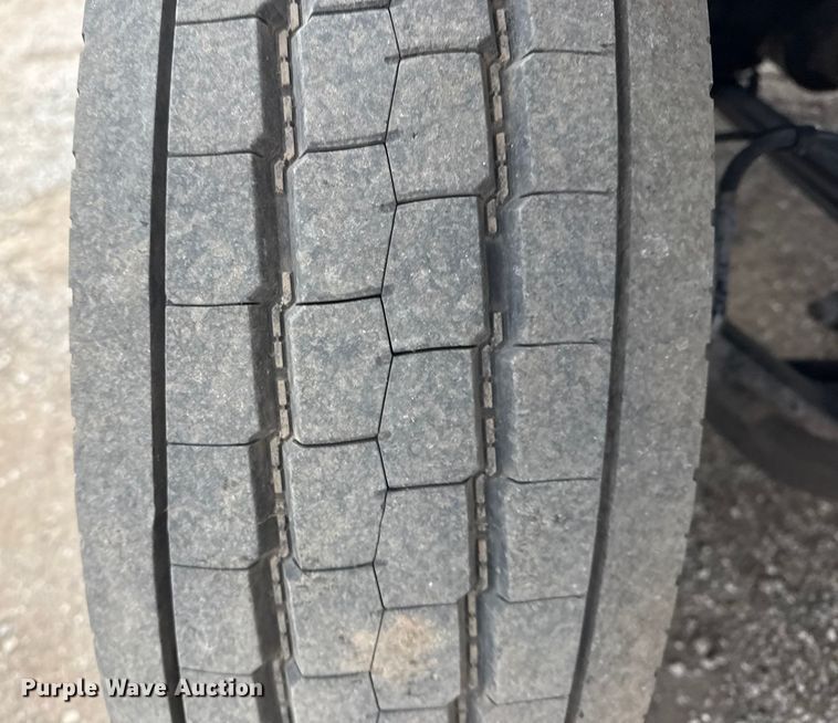 image for item EG1880 2017 Ford F650 Super Duty box truck