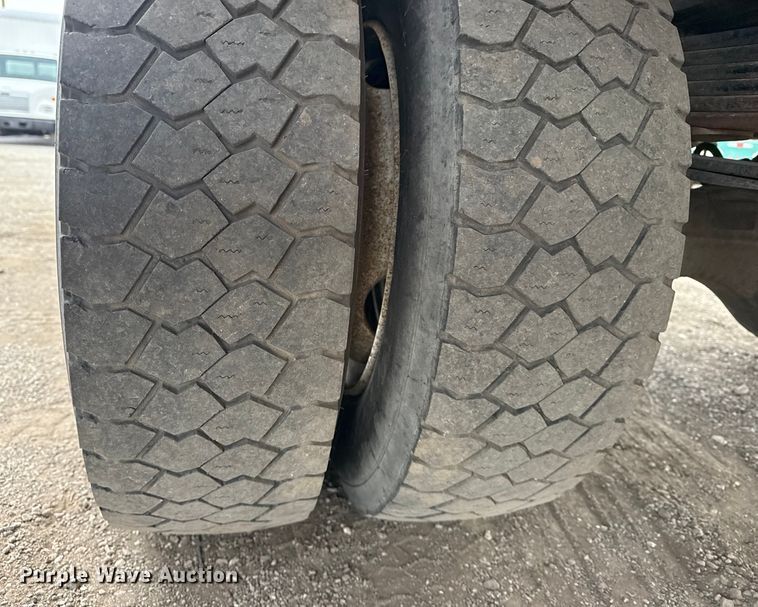 image for item EG1880 2017 Ford F650 Super Duty box truck