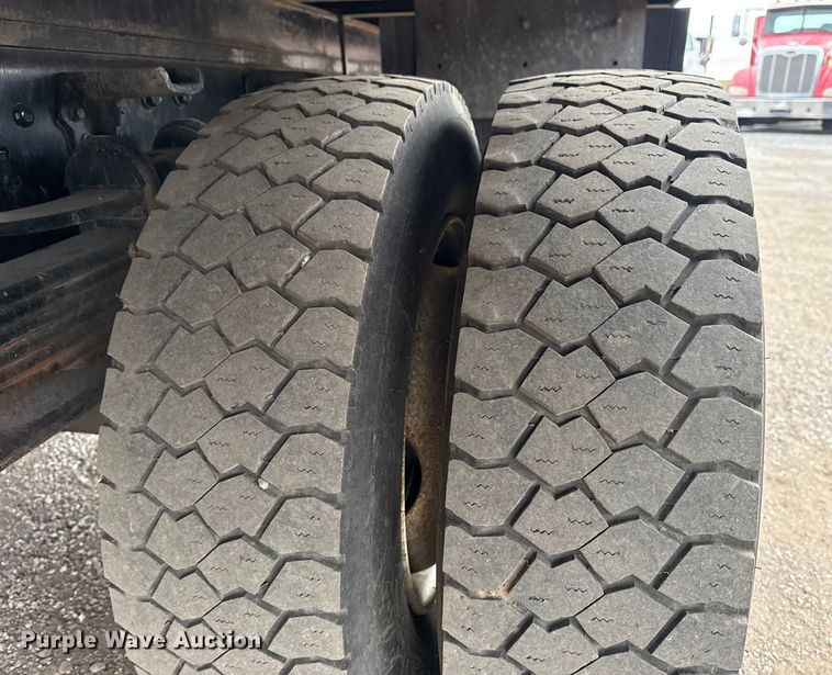 image for item EG1880 2017 Ford F650 Super Duty box truck