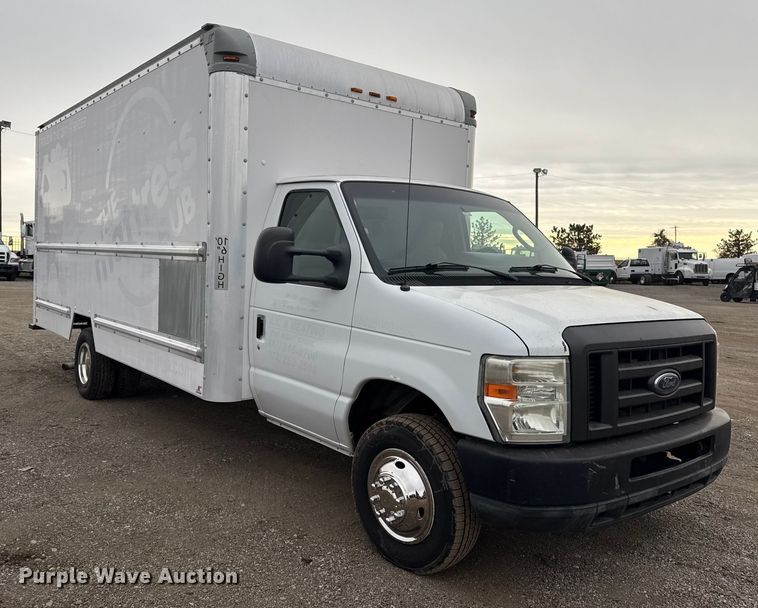 image for item EG1881 2011 Ford E350 Super Duty box truck