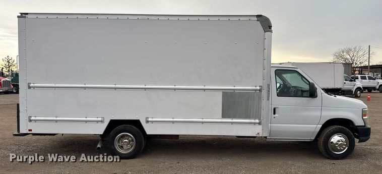image for item EG1881 2011 Ford E350 Super Duty box truck