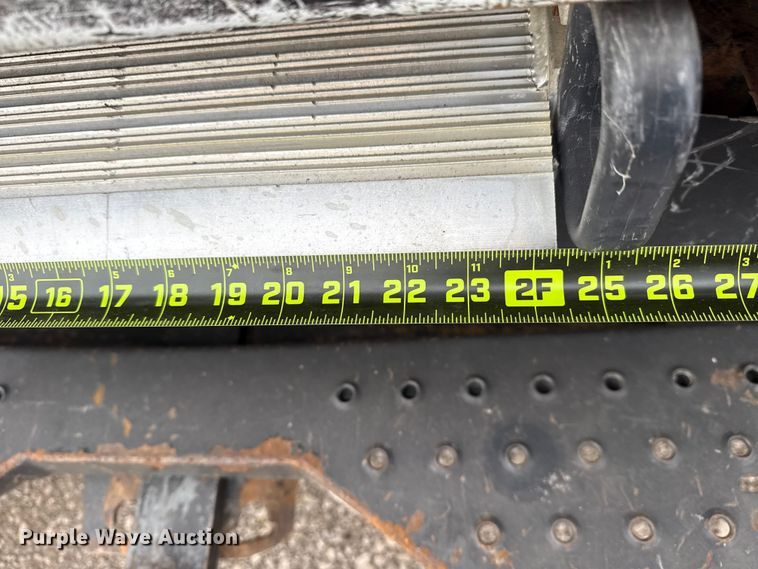 image for item EG1881 2011 Ford E350 Super Duty box truck