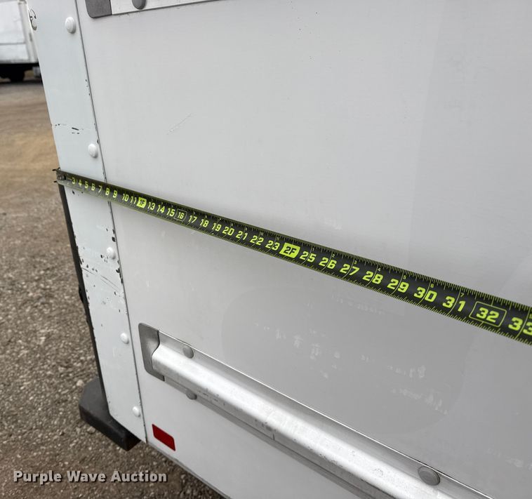 image for item EG1881 2011 Ford E350 Super Duty box truck