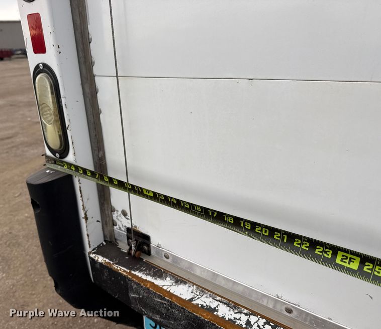 image for item EG1881 2011 Ford E350 Super Duty box truck