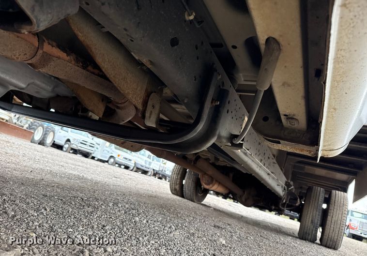 image for item EG1881 2011 Ford E350 Super Duty box truck