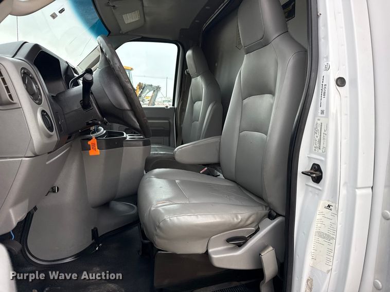 image for item EG1881 2011 Ford E350 Super Duty box truck