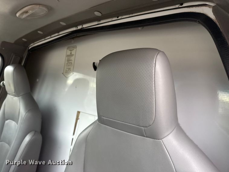 image for item EG1881 2011 Ford E350 Super Duty box truck