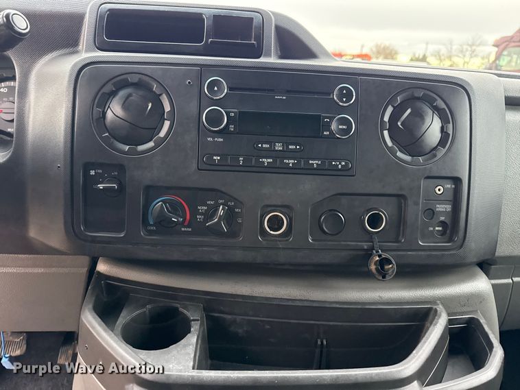 image for item EG1881 2011 Ford E350 Super Duty box truck