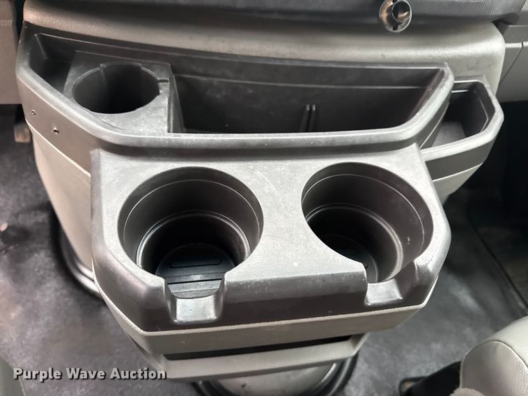 image for item EG1881 2011 Ford E350 Super Duty box truck