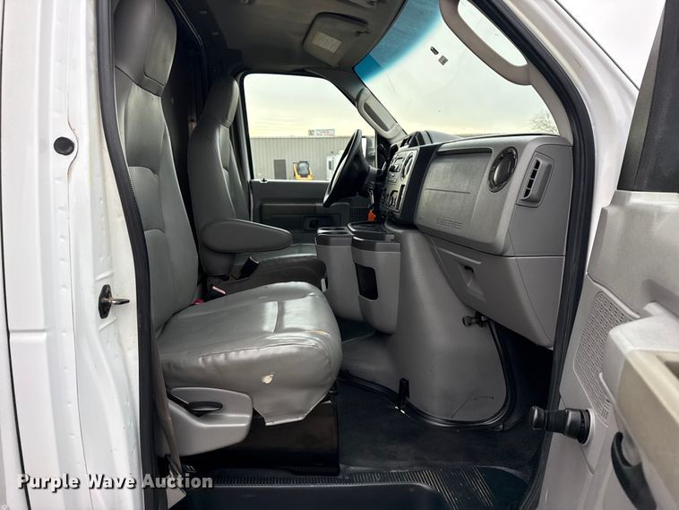 image for item EG1881 2011 Ford E350 Super Duty box truck