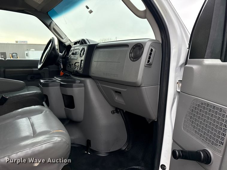 image for item EG1881 2011 Ford E350 Super Duty box truck