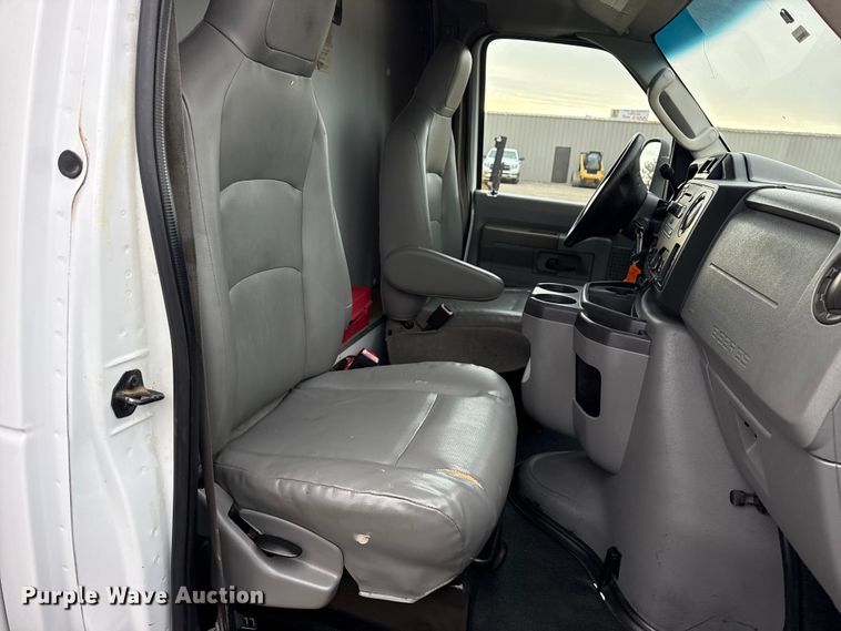 image for item EG1881 2011 Ford E350 Super Duty box truck