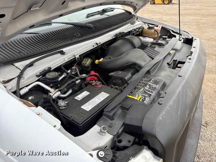 image for item EG1881 2011 Ford E350 Super Duty box truck