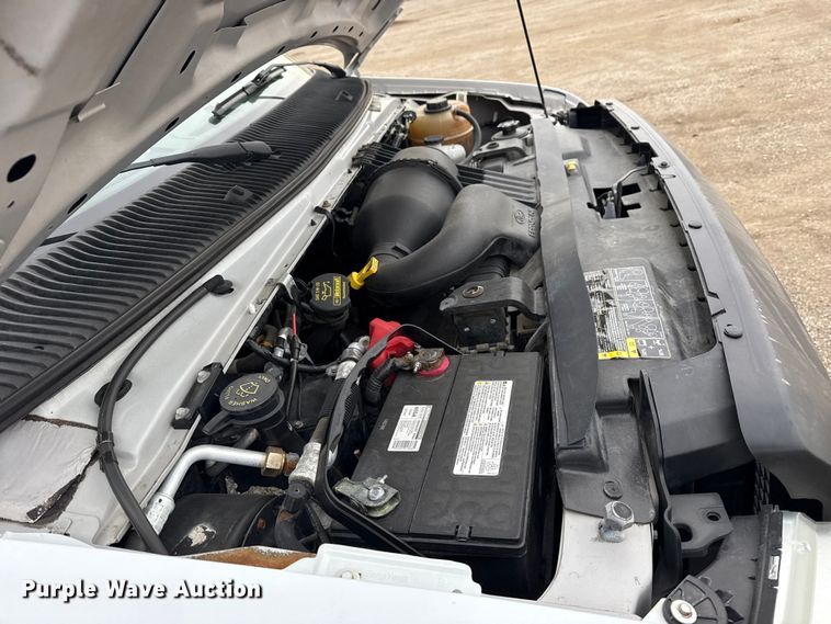 image for item EG1881 2011 Ford E350 Super Duty box truck