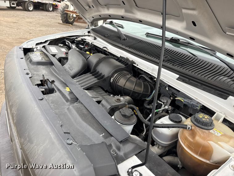 image for item EG1881 2011 Ford E350 Super Duty box truck