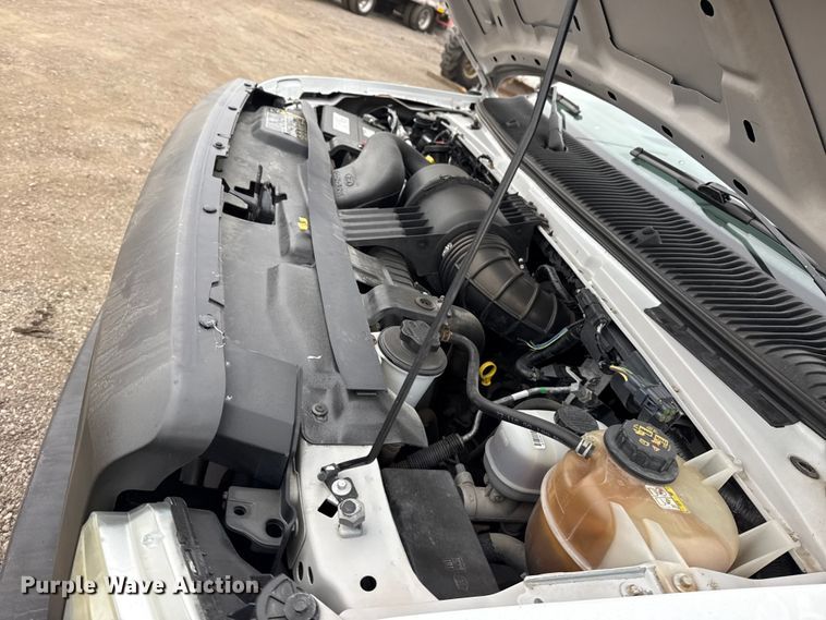 image for item EG1881 2011 Ford E350 Super Duty box truck