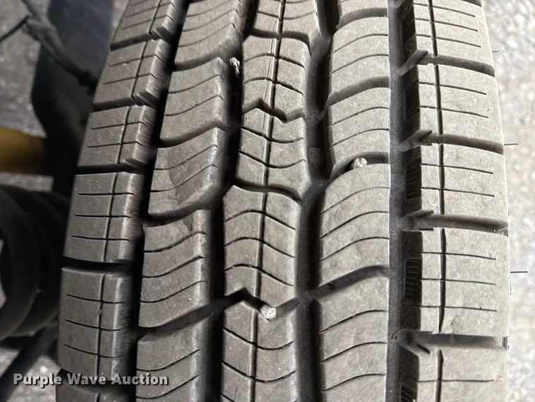 image for item EG1881 2011 Ford E350 Super Duty box truck