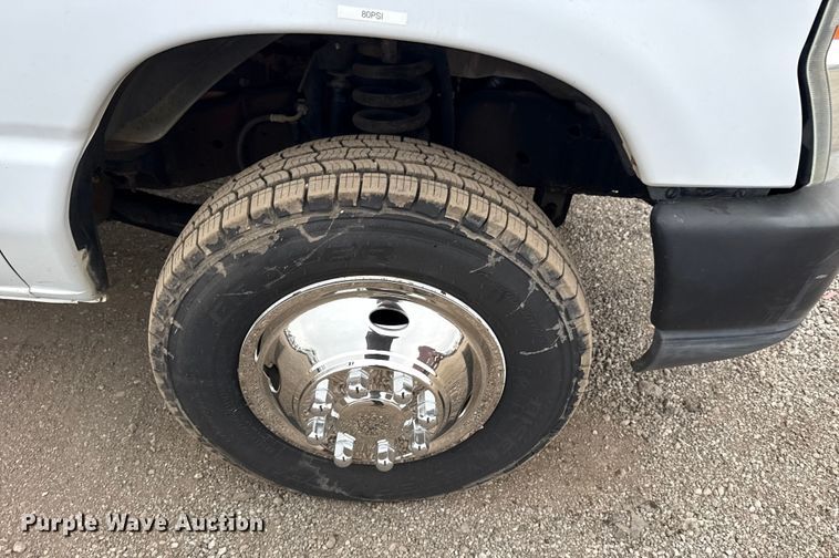 image for item EG1881 2011 Ford E350 Super Duty box truck