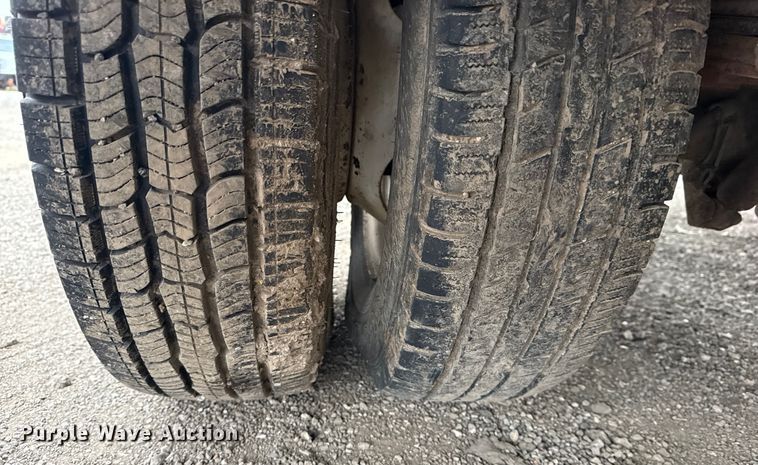 image for item EG1881 2011 Ford E350 Super Duty box truck