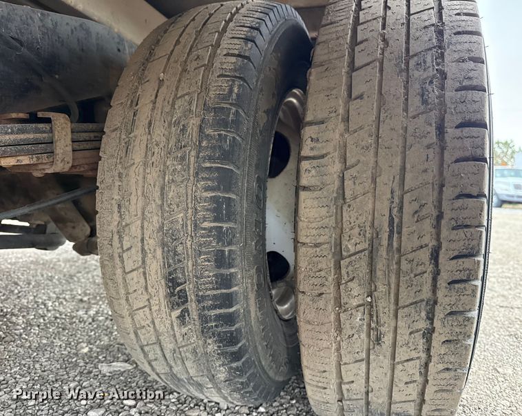 image for item EG1881 2011 Ford E350 Super Duty box truck