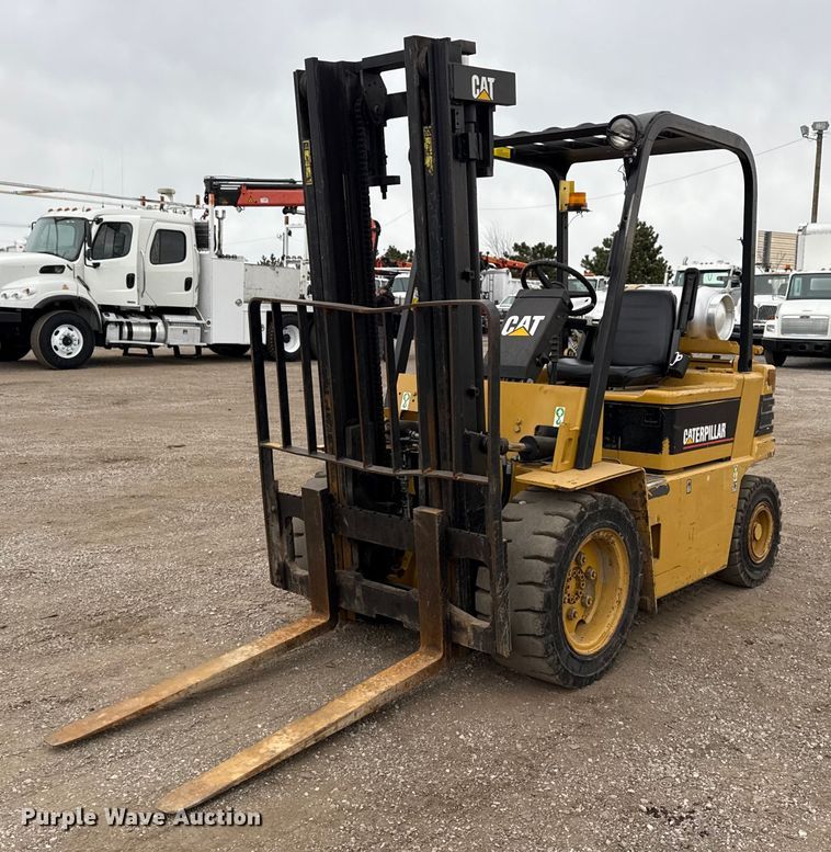 image for item EG1882 1993 Caterpillar V40E forklift