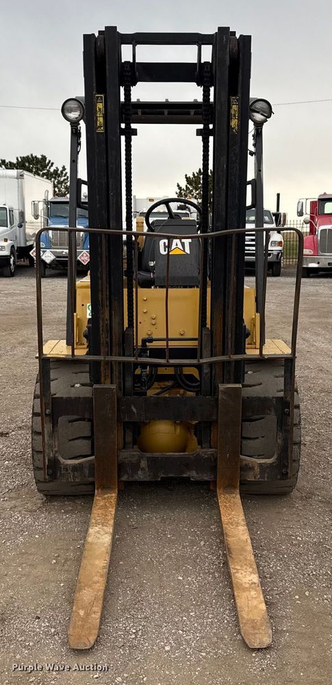 image for item EG1882 1993 Caterpillar V40E forklift
