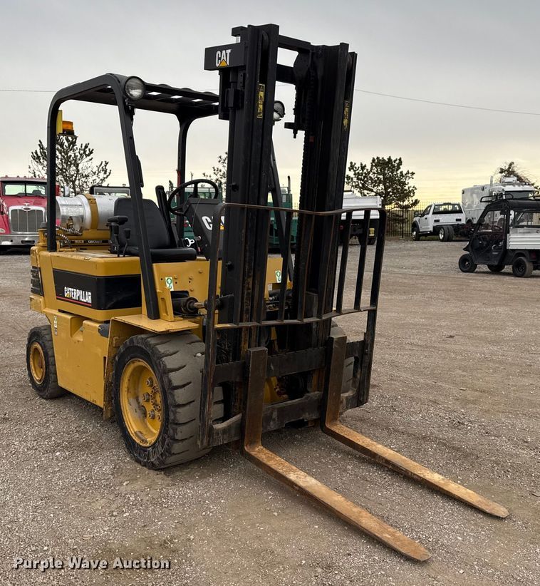 image for item EG1882 1993 Caterpillar V40E forklift
