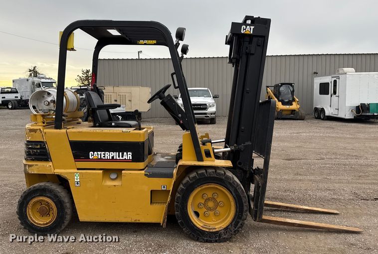 image for item EG1882 1993 Caterpillar V40E forklift